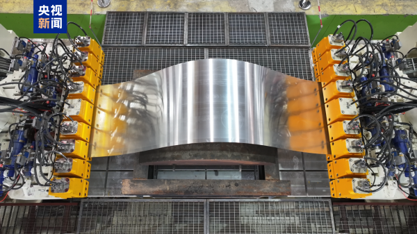 佳荣网配 我国航空制造装备领域取得重大突破 世界最大蒙皮拉伸机通过验收